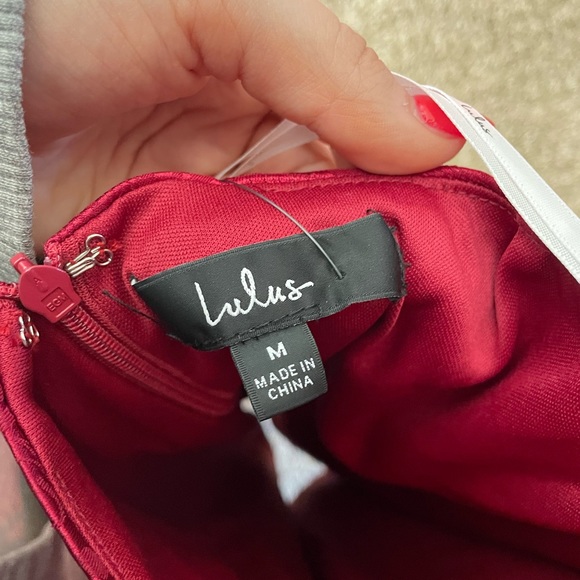 Lulu’s BRAND NEW Red patterned silk dress SIZE:M - Picture 5 of 5